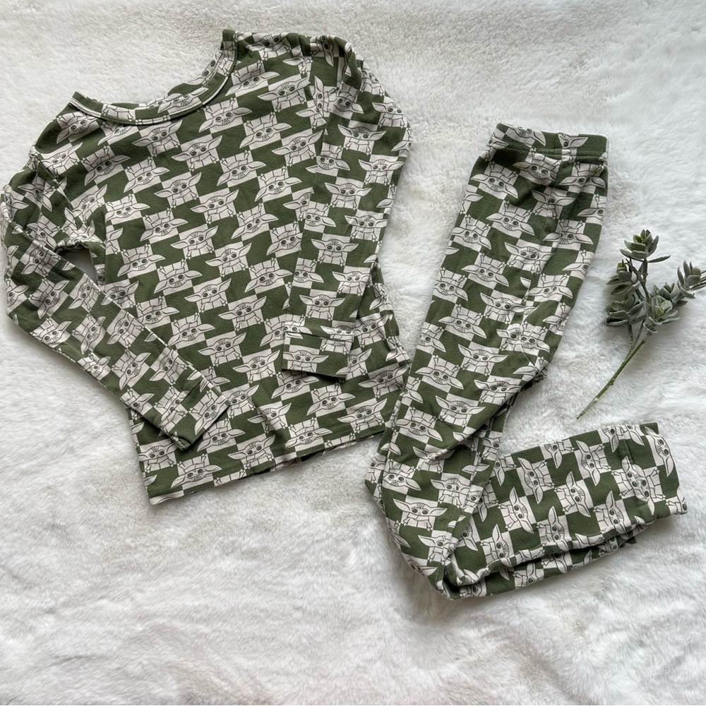 Gap x Star Wars | EUC - Yoda Checkered PJ Set - Size 6 - Organic Cotton